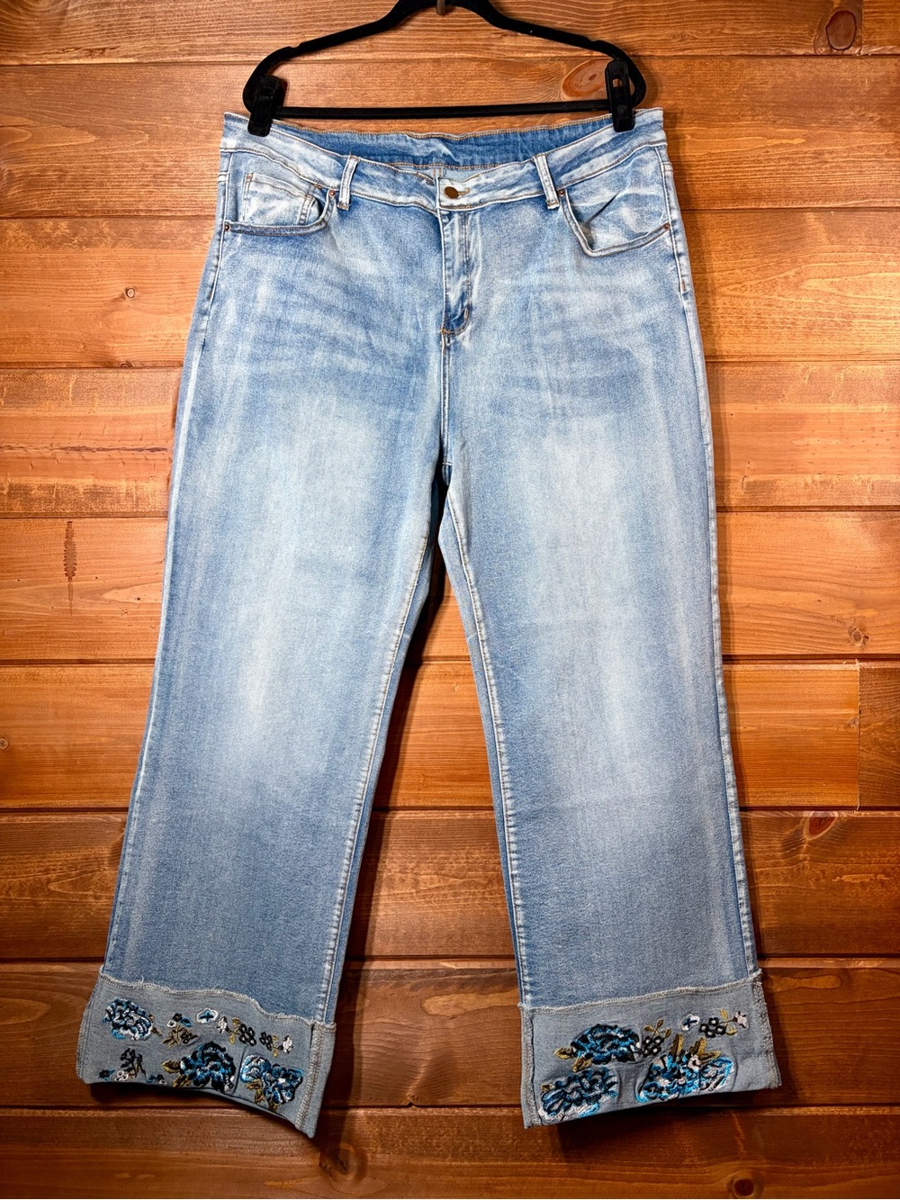 Women's Light Blue Embroidered Wide-Leg Jeans Size 4XL or Size 26W 💙